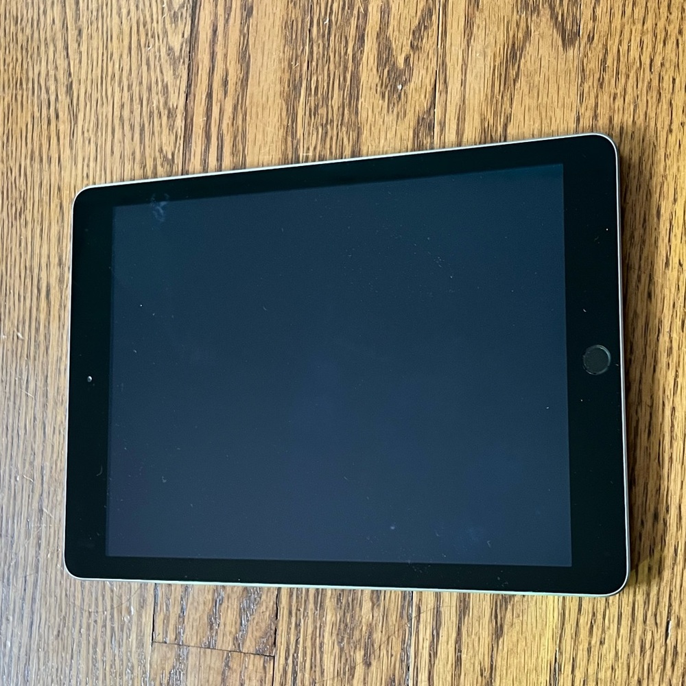IPAD 5th GENERATION GOOD CONDITION 64GB WIFI